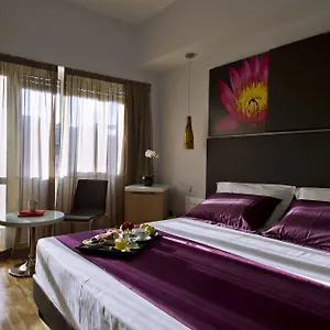 https://gravina-san-pietro.it-romehotels.com